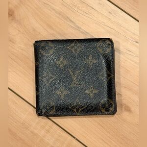 Louis Vuitton Men’s Bifold Monogram Wallet